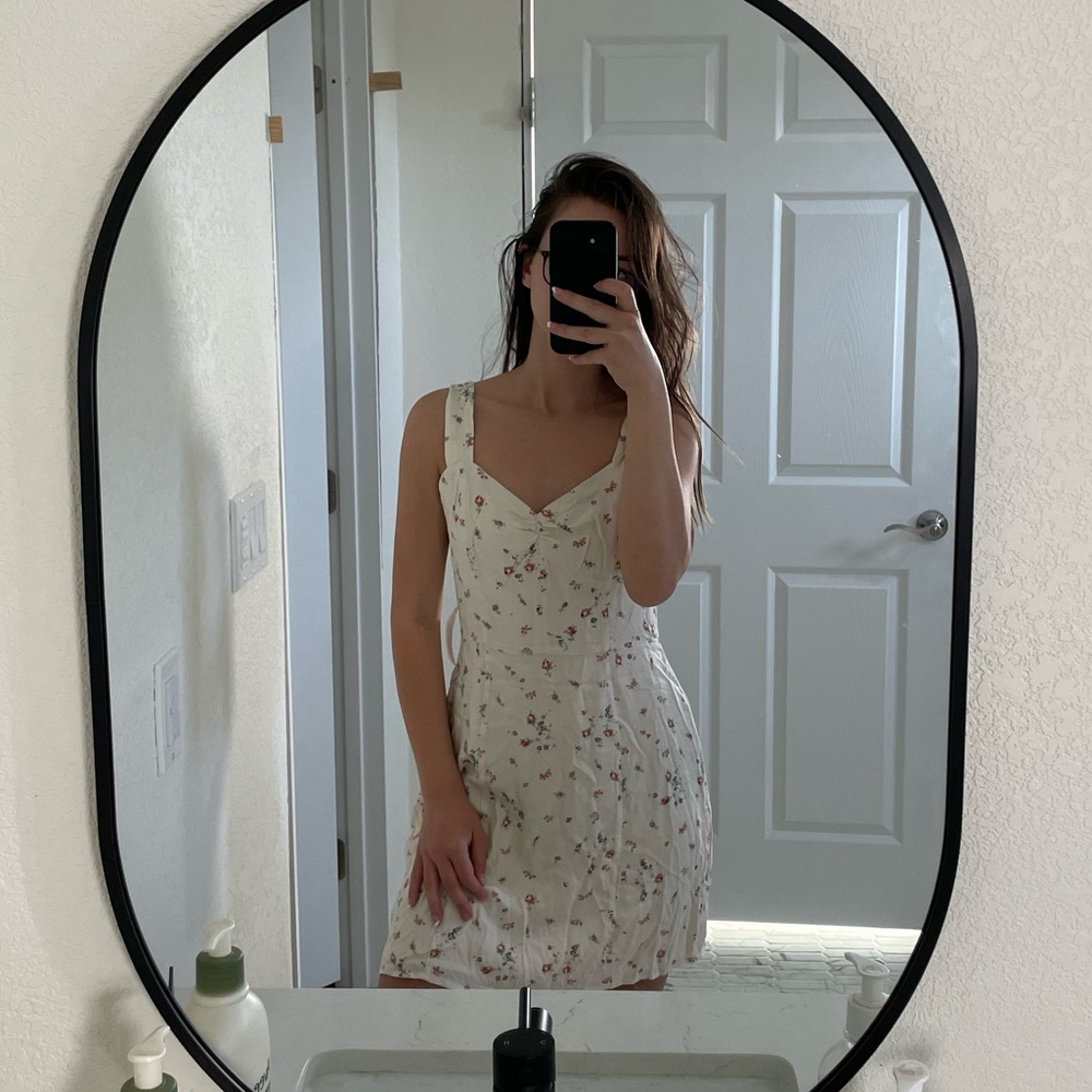 Wayf mini floral dress sweetheart neckline